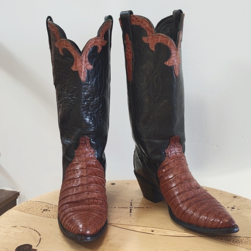 Women's Caiman cowboy boots